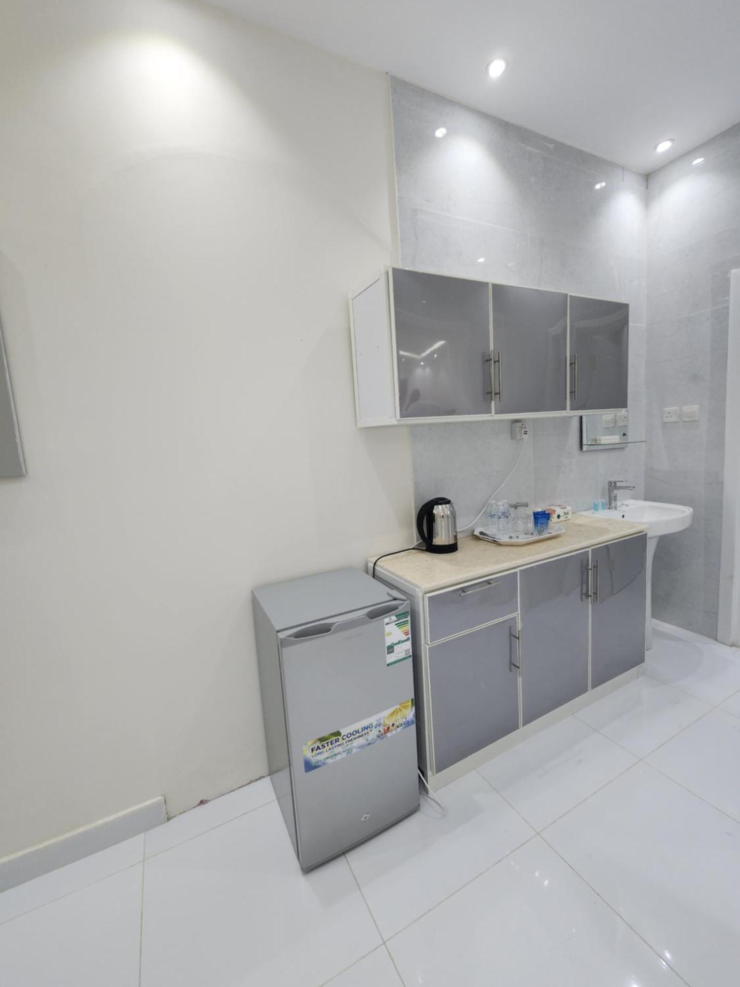 Yaqoot Al Madina Suites Al Awali Exterior photo