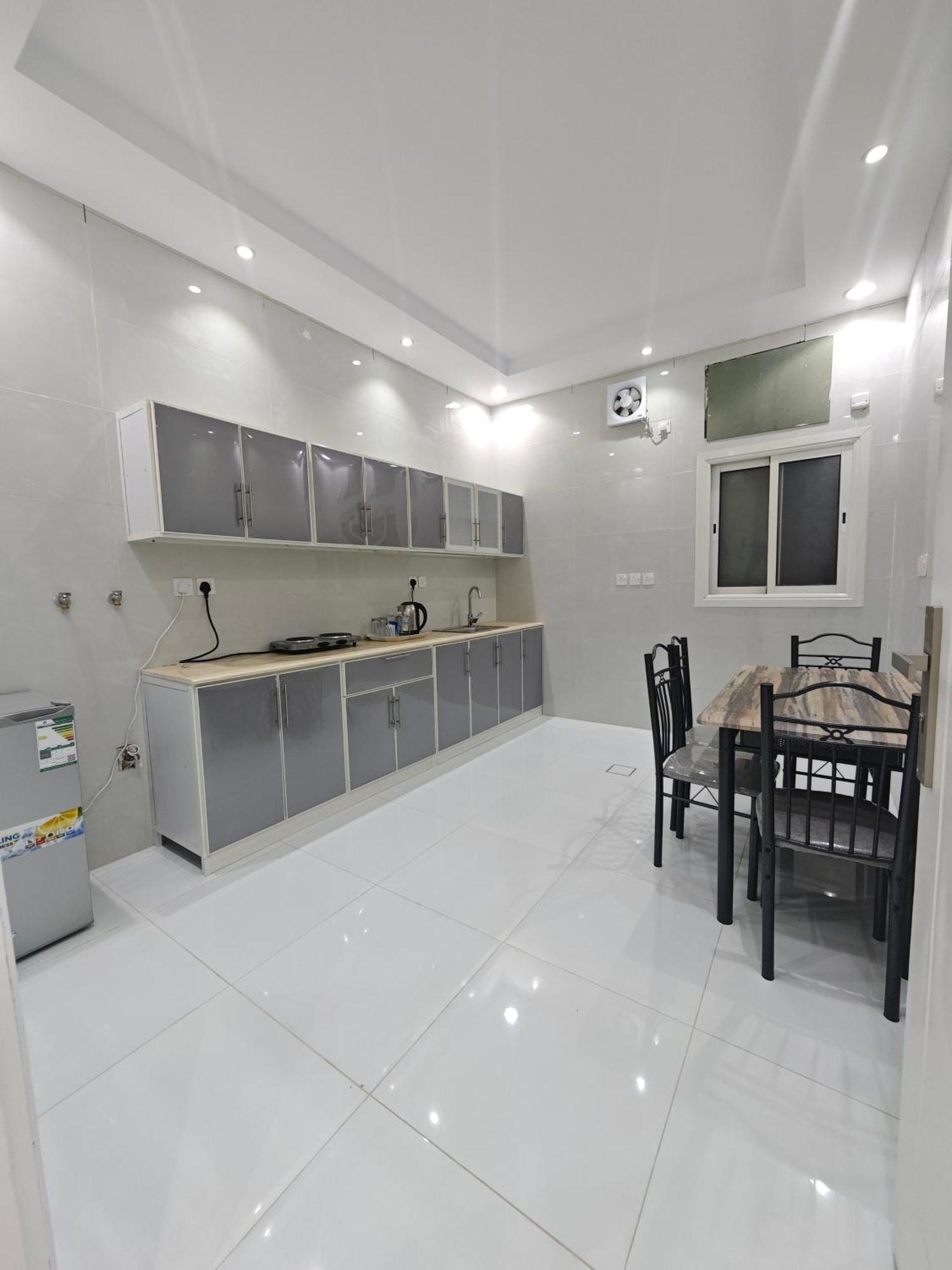Yaqoot Al Madina Suites Al Awali Exterior photo